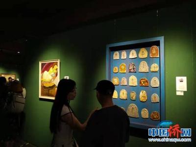 北京、海南女畫家作品展海口開幕 在騎樓老街刮文藝風