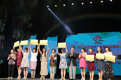 青青小荷北京展風采 舞動藝術新篇章