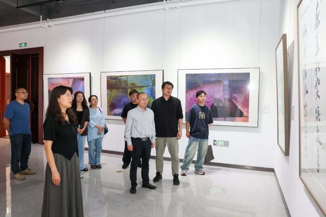 藝術(shù)家導(dǎo)覽｜茉莉花開·文藝輕騎兵志愿行——2024江蘇省書畫院寫生創(chuàng)作匯報巡展（永聯(lián)村分館）
